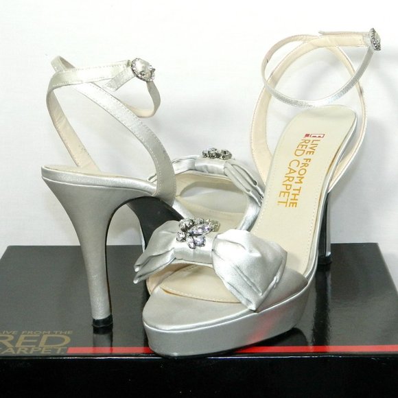 Live From the Red Carpet $115  Silver Satin 9.5 - Picture 1 of 8